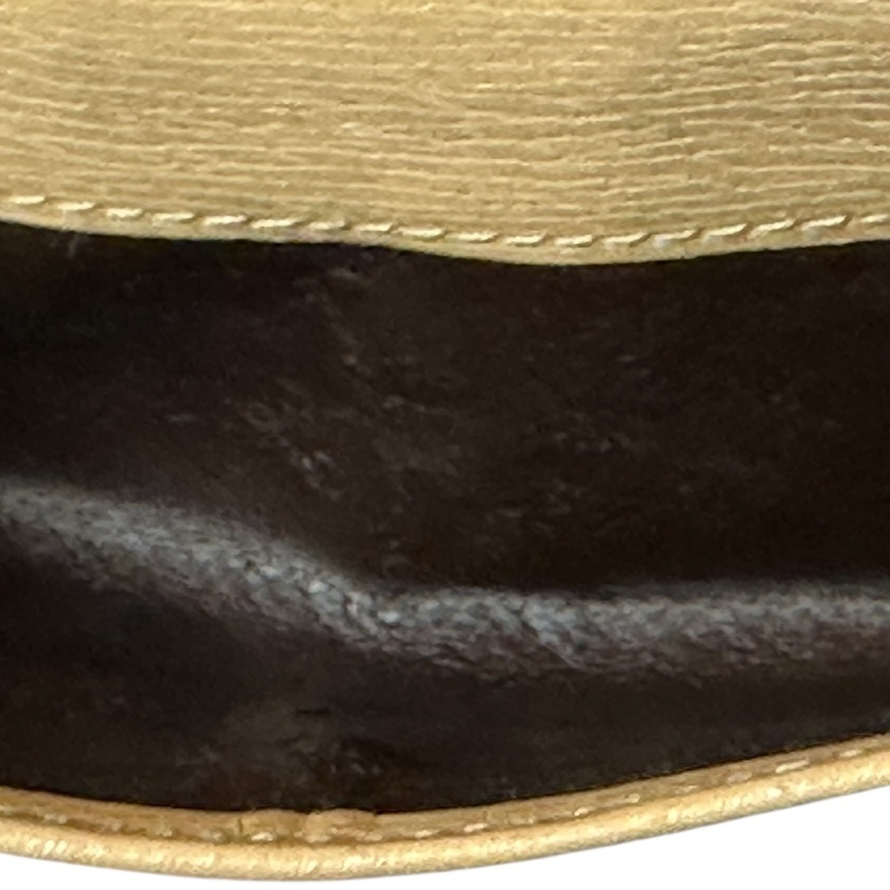 Gucci Tan Wallet with Textured Leather and Metallic Clasp - Picture 10 of 13